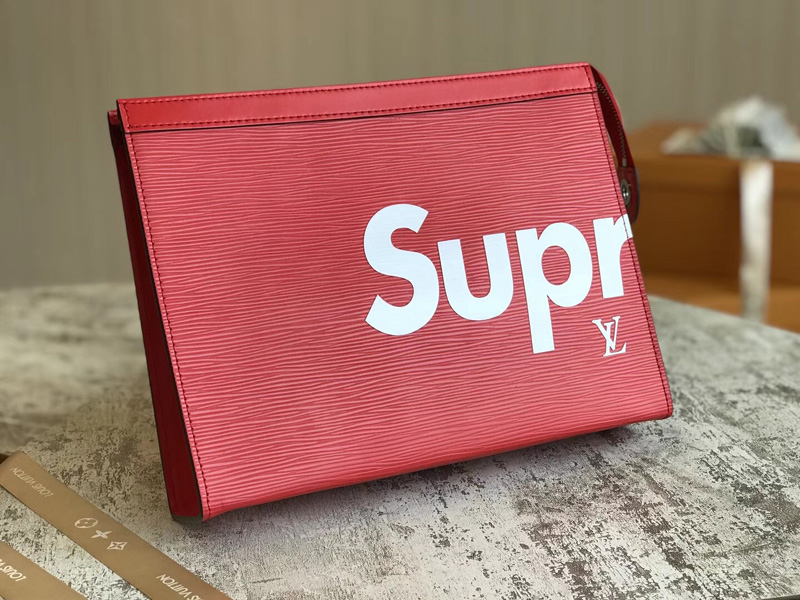 M41366 LV Supreme 聯(lián)名系列 Pochette Voyage 中號手袋 LV手拿包 紅色