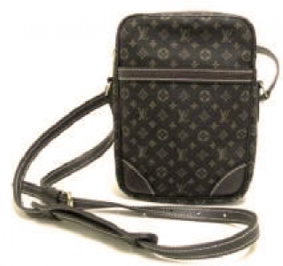 M95228 LV�����ϻ� LV�� LVб��� LV����ϵ�� LV���e��