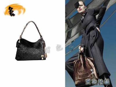 M95813 LV�¿�r��Ů�� LV�μ�� LVĥɰƤ LV�����ϻ�  LV���¿�