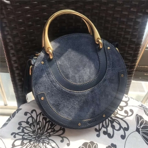 Chloe ޢ�� 17�ﶬ Pixie�֭h�� ĥɰƴƤ �A������� �{��ɫ