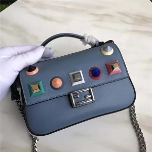 FENDI 1765 17�¿�СţƤ��ɫ�Tᔰ� �����_�� �pF��朗l�� ��ȸ�{