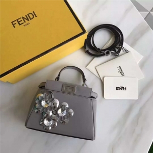 FENDI �ҵ��¿� �r�b����ƤMICRO PEEKABOO ̫ꖻ�����С؈�� ��ɫ