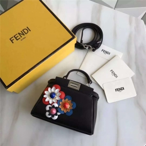 FENDI �ҵ��¿� �r�b����ƤMICRO PEEKABOO ̫ꖻ�����С؈�� ��ɫ�ʻ�