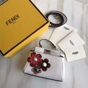 FENDI �ҵ��¿�  �r�b����ƤMICRO PEEKABOO ̫ꖻ�����С؈��   ��ɫ