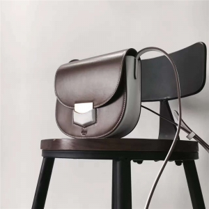 Celine ِ�� Trotteur С̖ţƤ ��� Ůʿ�μ�б�淭�w�͹Ű��R���� �����