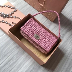 Miumiu 2017�پW(w��ng)�¿��Ů�� ��(j��ng)�����Ƥ�@�