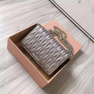Miumiu�ް����� Miumiu2017�پW(w��ng)Ů���¿�