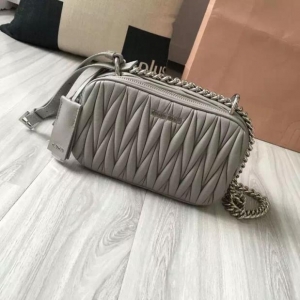 Miumiu���� 2017��پW(w��ng)�¿� �ݳ�Ʒ ��Ƥ����