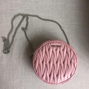 MiumiuŮ�� 2017�ٷ������¿� �ݳ�Ʒ 피�(j��)�M(j��n)�ھd��Ƥ