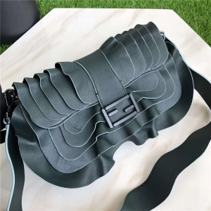 8782 FENDI �ҵ� �r�b��� ���y���~߅ Ƥ���� �Gɫ