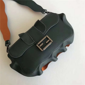8783 FENDI �ҵ� �r�b��� ���玧���~߅ �μ����� ī�Gɫ
