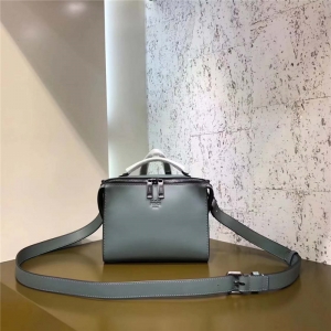 6238 FENDI �ҵ� �L���� СţƤ ��ʿ ����б��� �{��ɫ