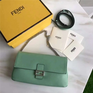 212 FENDI �ҵ� �r�b��MICRO BAGUETTE ���w�pF 朗l ����б��� ���ɾG