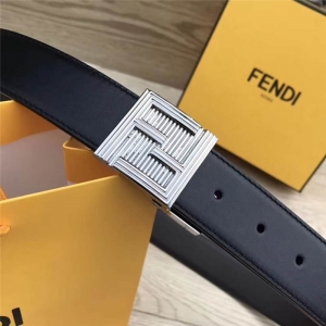 7C0353 Fendi�ҵ� СţƤ �pF��(bi��o)־ ���D(zhu��n)���� �p����� ��ʿ���� �y��