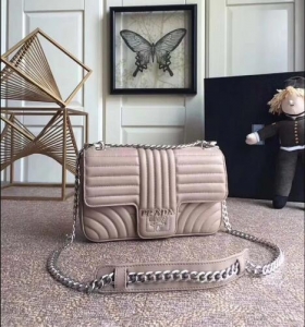 1BD108 Prada �����_ ����ͬ�� �M�ڼ{��ţƤ �Ứ�����ﲼ