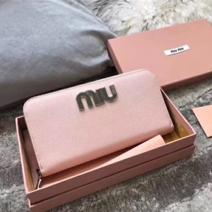 5ML506 MIUMIU �������� ɽ��Ƥ ��LOGO ����X�� ��ɫ