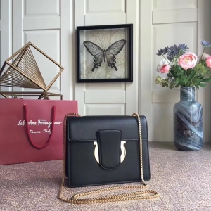 21F893 Ferragamo�ְ� ��h��� �Ƹ���ĽŮ�� СţƤ ��̖ ���w朗l�� ��ɫ