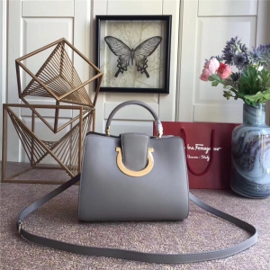 21G596 Ferragamo �Ƹ���Ľ���� СţƤ�μ�� Gancini 朗l���w�� �{��ɫ