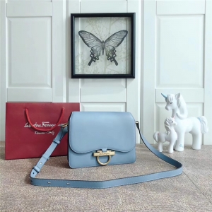 21H321 Ferragamo�ִ� �ﶬ�͹� Gancini�i�� �Ƹ���ĽŮ�� ���w��� ˮ�{