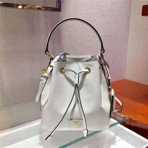 1BE032 Prada�����_ Ůʿ���e�μ�� ��ʮ�ּyţƤ Prada����б��ˮͰ�� ��ɫ