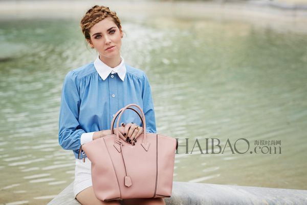 時(shí)尚博主嘉拉·法拉格尼 (Chiara Ferragni) 演繹全新路易·威登LV (Louis Vuitton) Lockit系列手袋大片