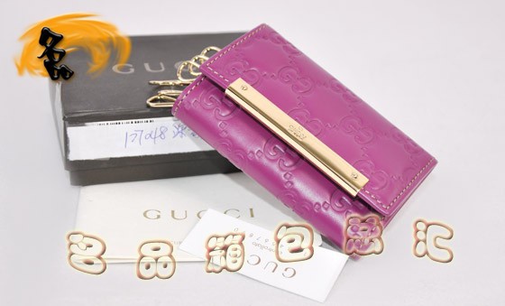 127048 GUCCI最新款 真皮壓花時(shí)尚女包 GUCCI帆布包 GUCCI鑰匙包 紫色