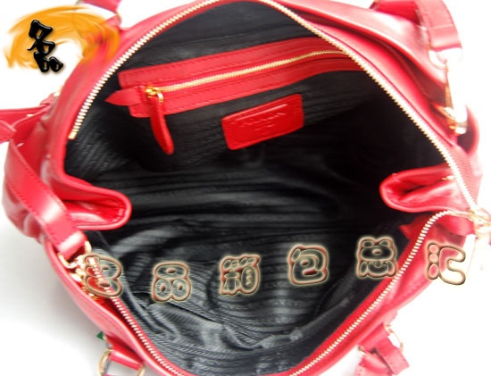 69527 Prada最新款 普拉達(dá)時(shí)尚女士單肩包 Prada斜挎包 進(jìn)口牛皮女包 紅色