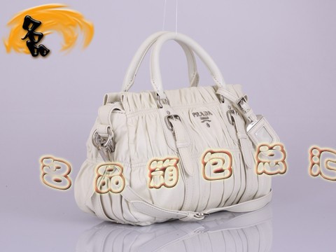 BN1407 ��ƷƷ�|(zh��) �����_(d��)��ƤŮʿб��� ���¿��ް�ϵ��Ů�� Prada����� ��ɫ