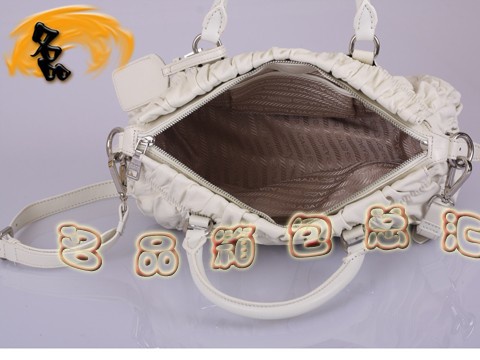 BN1407 ��ƷƷ�|(zh��) �����_(d��)��ƤŮʿб��� ���¿��ް�ϵ��Ů�� Prada����� ��ɫ