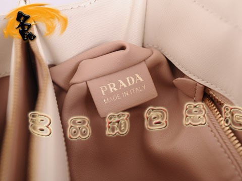 BN1849 Prada斜挎包 最新款時尚女士休閑包 十字紋進(jìn)口牛皮女包 普拉達(dá)手提包 白色