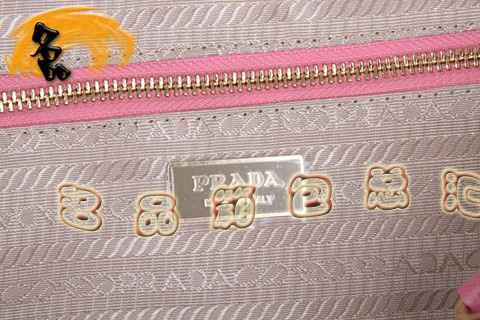 BR0094 Prada最新款 網(wǎng)孔牛皮女包 Prada手提包 普拉達(dá)經(jīng)典款 粉紅色