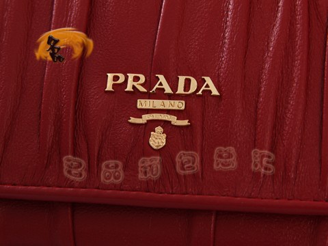 1M0176 Prada最新款羊皮褶皺三折錢包 Prada錢包 普拉達錢夾 Prada女包 紅色