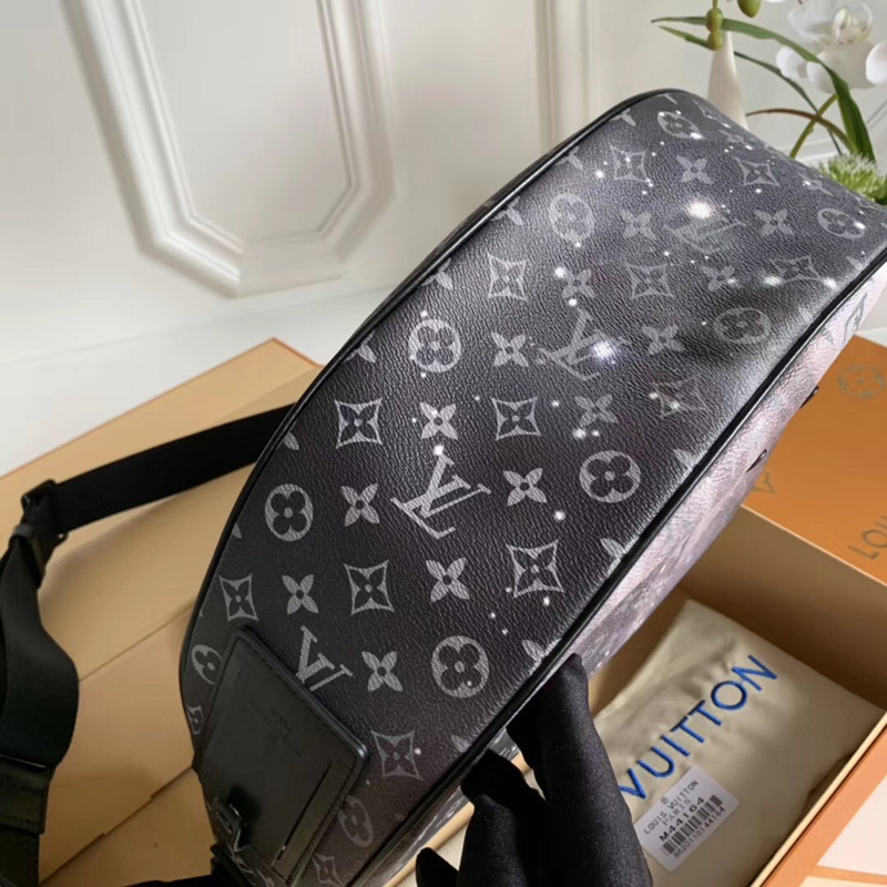 M44164 LV ALPHA HOBO LV男包 Galaxy帆布太空銀河系列男包 LV月形包 LV單肩包