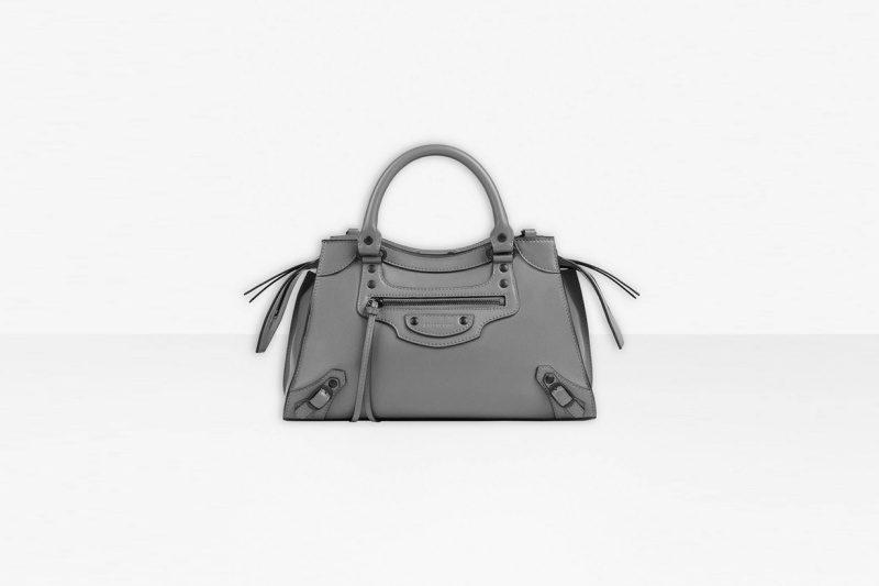 Balenciaga 經典機車包推出全新尺寸與設計!