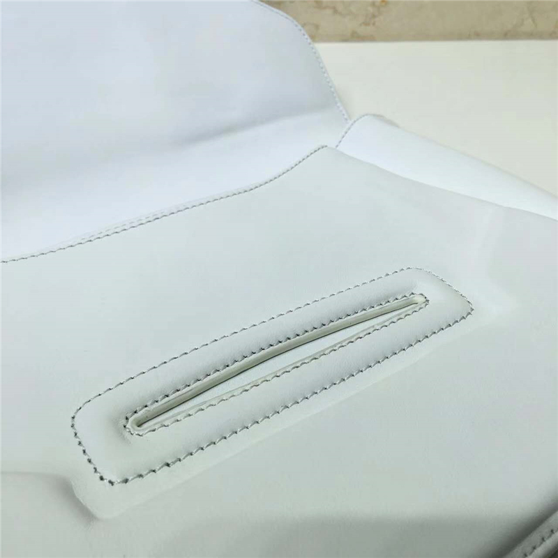 1126 Givenchy 紀梵希 全牛皮 優質信封包手拿包 白色