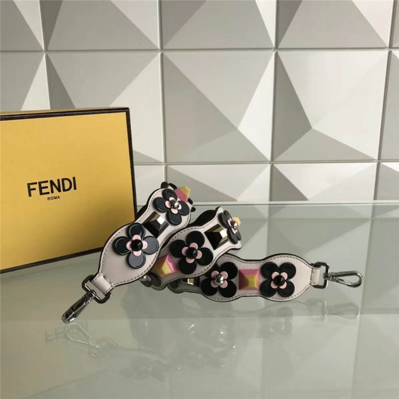 822 Fendi芬迪 拼色肩帶 花朵金字塔形鉚釘 炫彩短肩帶 米色拼灰