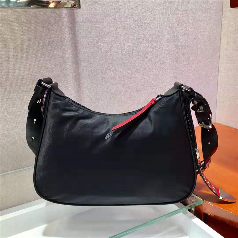 1BC087 Prada Black Nylon Hobo手袋 鉚釘肩帶 尼龍 普拉達肩包 黑色