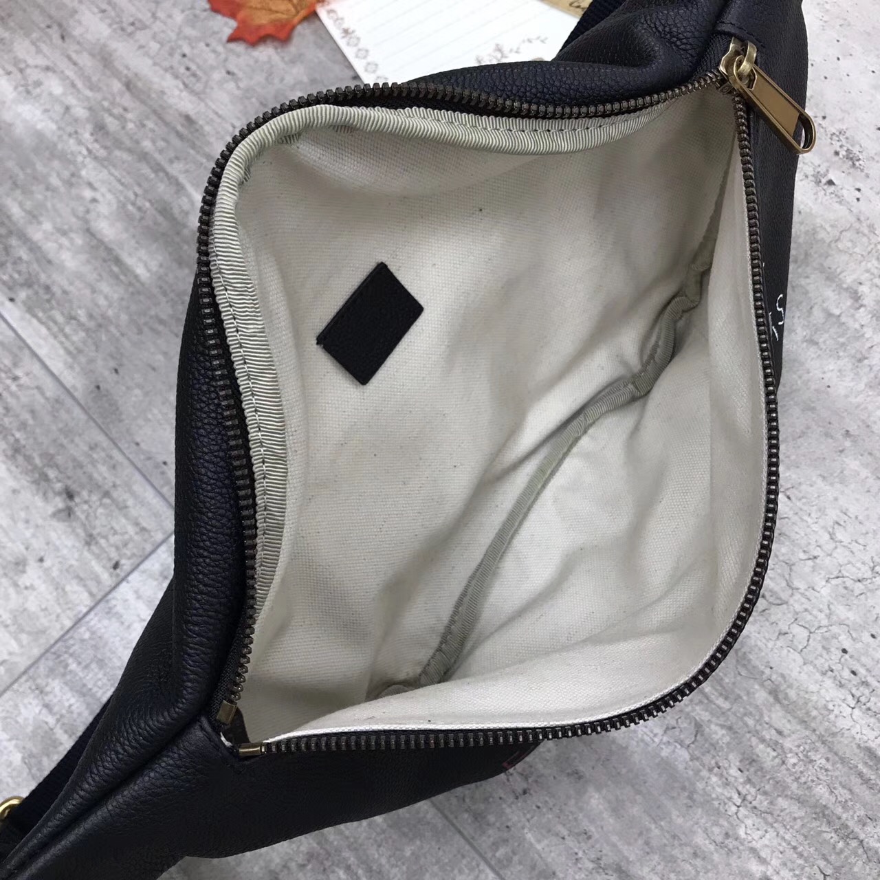 GUCCI 新款大貨 進口皮胚牛皮 彩印休閑腰包 黑色