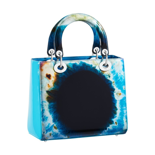 �ϊW�l��Dior Lady Art ϵ���������ִ�